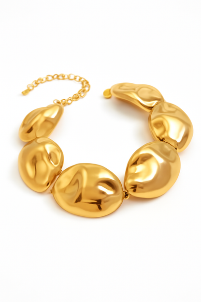 Sculpted Essence Choker
